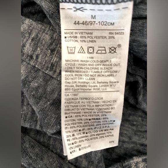 Breezy Blue Linen Blend – Vintage Banana Republic Button-Up Tee - Like New - Picture 4 of 6